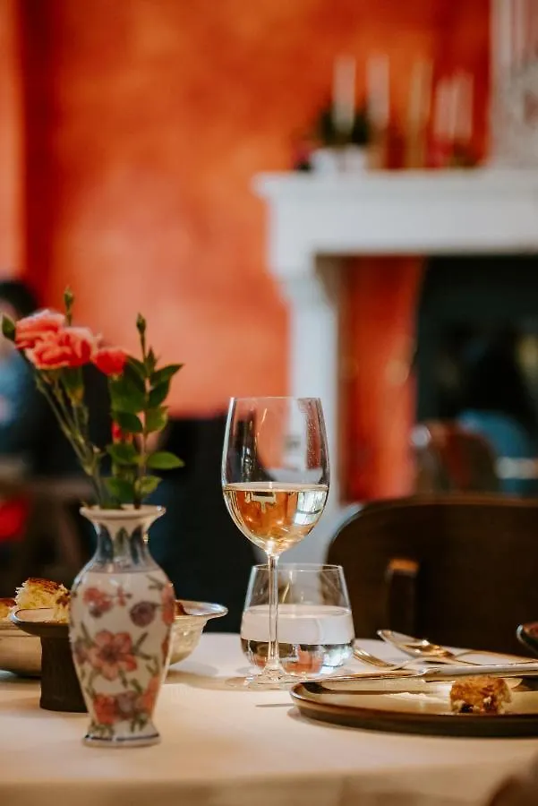 بيت ضيافة Ciy Restaurant & Konukevi كوشاداسيه
